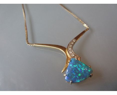 18ct Yellow gold pendant necklace set opal and diamonds
