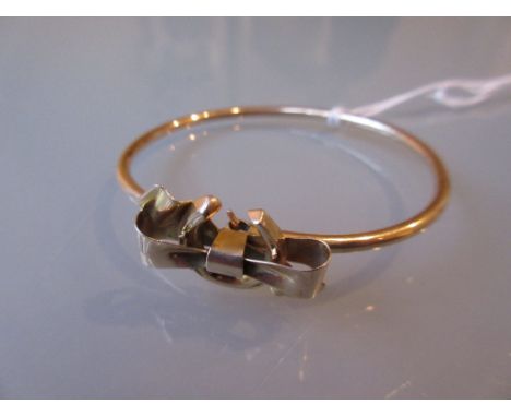 Victorian 15ct gold bangle set with a bow
