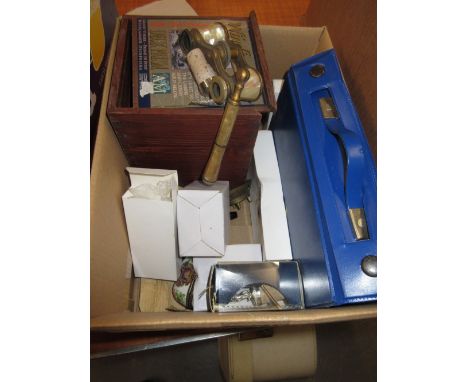 Pair of mother of pearl opera glasses (a/f), a fountain pen and other small collectables