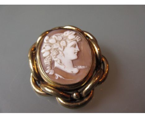 Victorian yellow metal link design brooch set with a portrait cameo