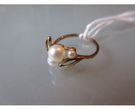 9ct Gold cultured pearl crossover ring