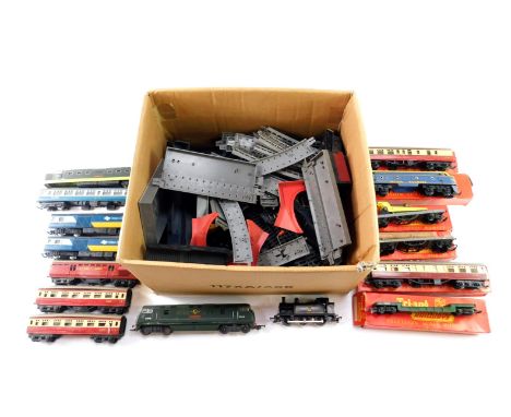 Tri-ang Railways 00 gauge R52 Jinty locomotive, BR black livery, a R.216 rocket launching wagon, boxed (lacking rocket), R.25
