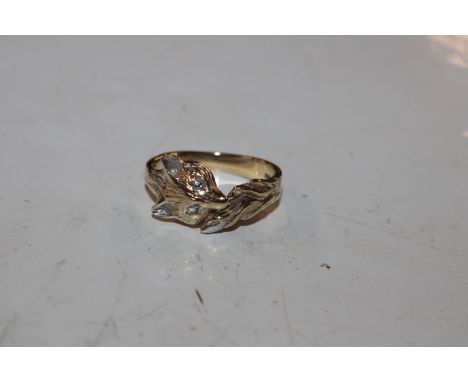 A 9ct gold ring in the form of a fox, ring size M/N, approx. 3gms 