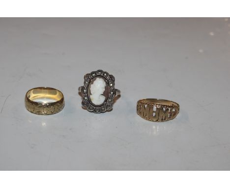 A 9ct gold wedding band, ring size J, approx. 2.5gms; a 9ct gold ring "Mum" ring size M, approx. 1.8gms; and a silver cameo r