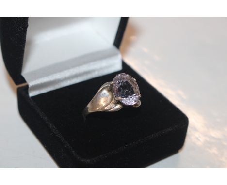 A 925 silver and amethyst ring 