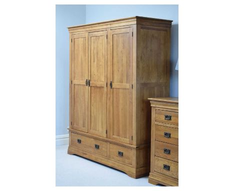 Modern light oak triple wardrobe, 157cm x 62cm x 192cm high