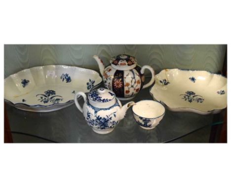 Group of late 18th Century Worcester porcelain, circa 1770-1780. comprising two teapots, tea bowl and two serving dishes, (5)