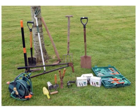 Quantity of garden tools and implements