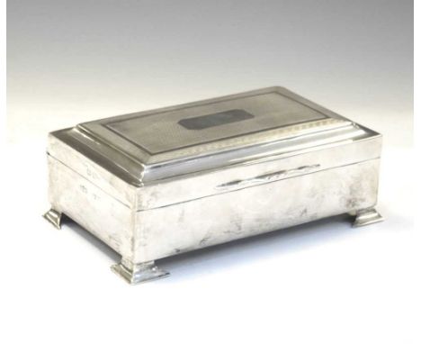 George V silver table-top box the hinged cover having engine turned decoration, Birmingham 1922, 16.5cm wide