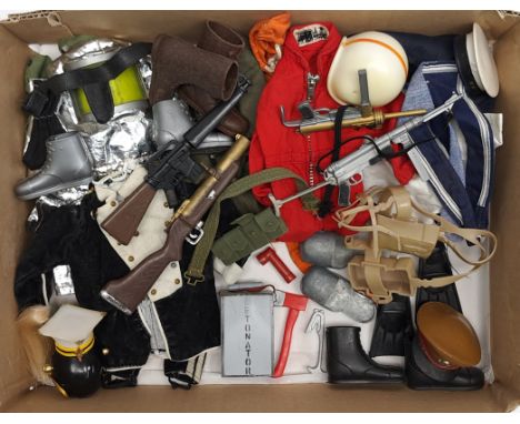 Palitoy Action Man vintage loose clothing/accessories to include guns, various part outfits, helmets/hats plus others - see p