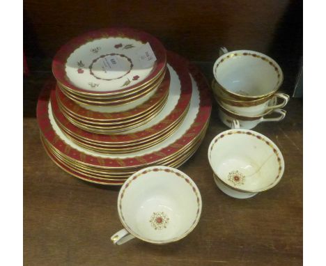 Royal Worcester Georgian dinnerwares, six dinner plates, six tea plates, five side plates, five cups and four saucers 