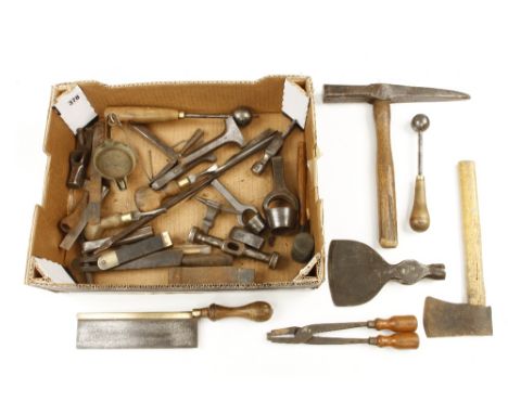 A box of tools G