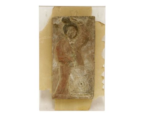 A Chinese pottery tile, possibly Tang dynasty (618-907), of a female musician playing a drum, 36 x 18.5cm唐(可能) 女乐俑彩陶砖
