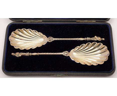 A pair of Edward VII silver spoons, maker William Hutton & Sons Ltd, London, 1901: with shell shaped bowls and female termina