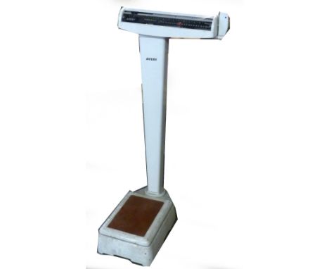 A SET OF VINTAGE AVERY STAND ON SCALES 