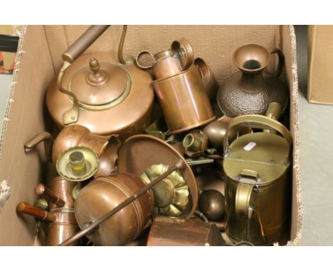 Box of vintage Copper & Brass ware tp include; Arts & Crafts candlestick, Copper kettle, Brass watering can etc