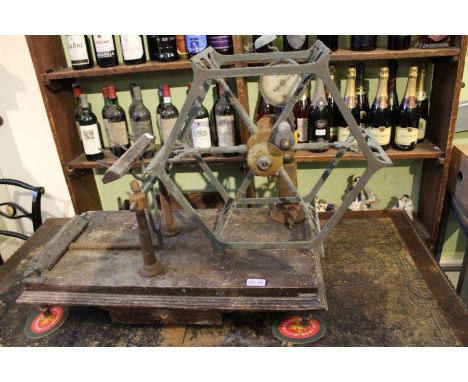 A manual work top cotton winder.