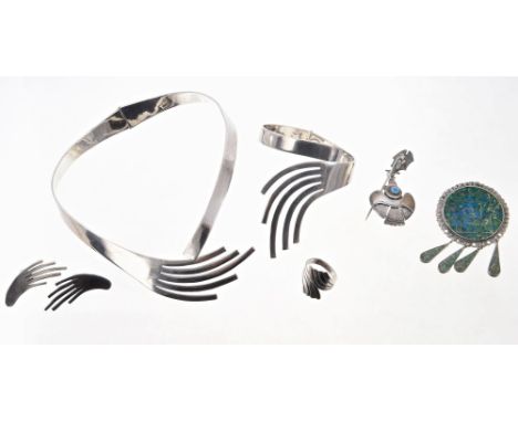 Mexican silver suite of jewellery - comprising necklace, bangle, ring and pair earrings, plus two Mexican brooches CONDITION 