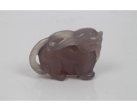 Chinese carved agate or amethyst hardstone figure of a mythical beast, 5cm long