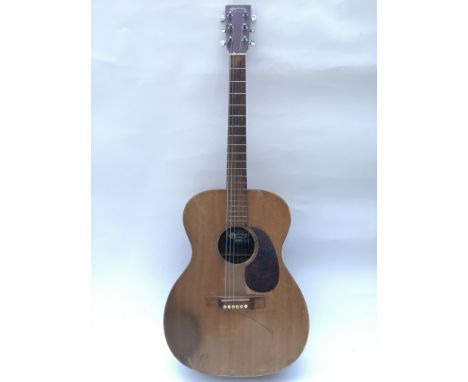 Martin &amp; Co acoustic guitar model 000x1. Has cosmetic wear, split to the front of the body. Comes supplied with a soft pa