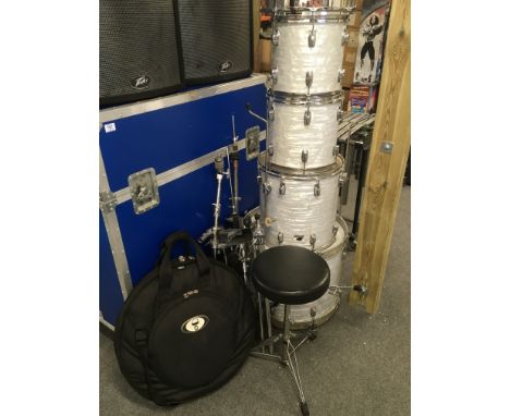 A Ludwig drumkit with Zildjian and Paiste cymbals.