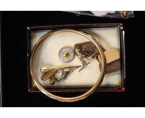 Collection of assorted jewellery in Gold plated Bangle 