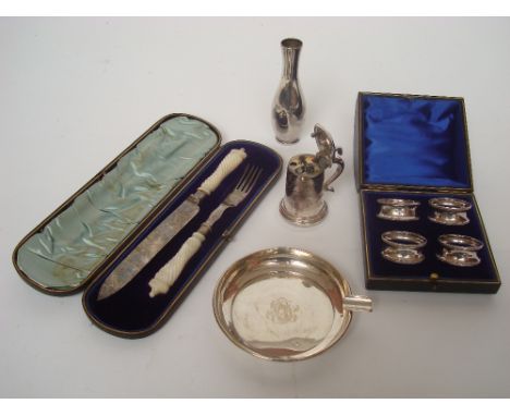 A set of four George V silver napkin rings, Sheffield, 1912 by William Gallimore & Sons in fitted case, an ashtray marked ste