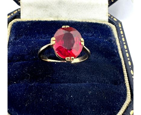 9ct gold synthetic ruby dress ring (2.1g)