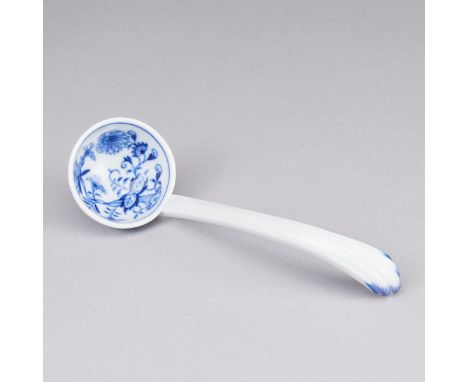 Runder Löffel - ZwiebelmusterStaatliche Porzellan Manufaktur, Meissen. Porzellan, weiß, glasiert. Unter der Glasur blau bemal