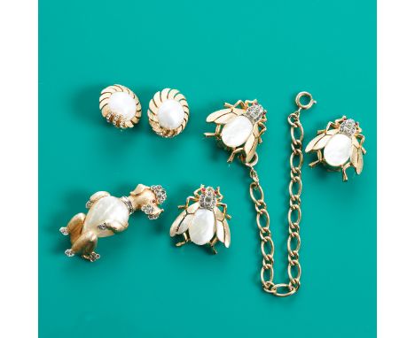 TRIFARI - Vintage Brosche als Pudel HundTRIFARI - Vintage Brosche/Ohrclips/Armband als Insekt TRIFARI - Vintage Brosche mit P