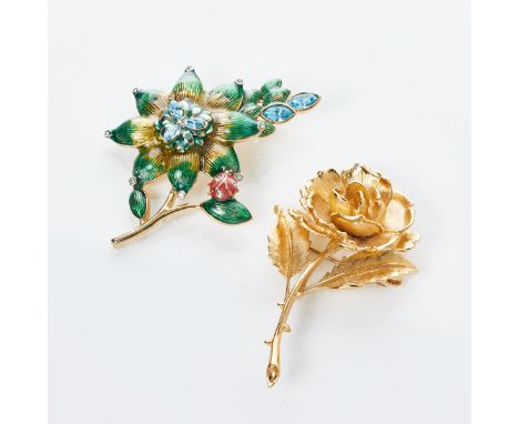 MONET- Zwei Vintage BroschenEmaille-Strass Blume mit Marienkäfer und Rose Fa. Monet, USA; 1980 Jahre. Metall, Goldfarben. Str