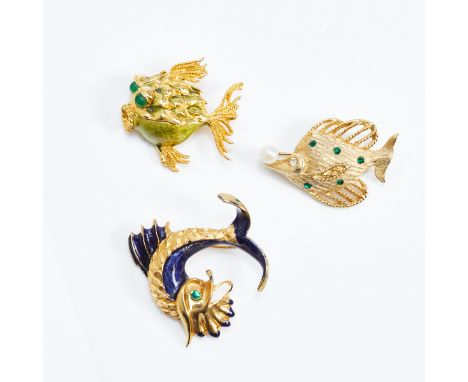 HATTIE CARNEGIE - Vintage Broschen (3 Teile)"Fische" Hattie Carnegie, USA; Um 1970. Metall, Goldfarben. Emaille. Strass. Maße