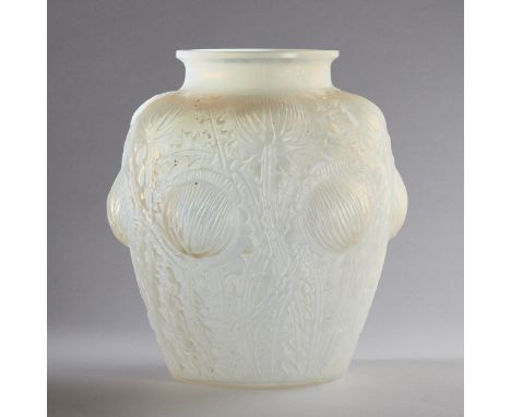 Vase Domremy - DistelRene Lalique, Wingen-sur-Moder 1926. Farbloses, opalisierendes Glas, in die Form gepresst. Umlaufender R