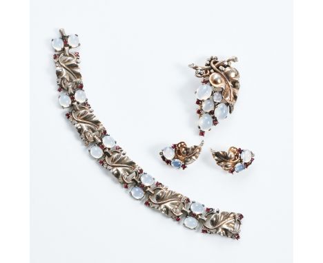 TRIFARI Alfred Philippe - Vintage Sterlingset mit Mondsteinfarbenem Strass, Faux-Rubinenals Weinblatt und Weintraube Trifari,