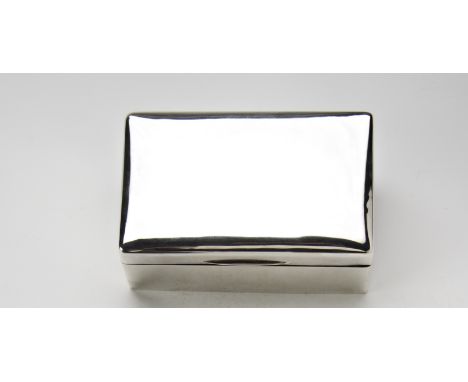 GEORGE V SILVER CIGARETTE BOXWALKER &amp; HALL, LONDON 1912of plain rectangular form13.5cm wide