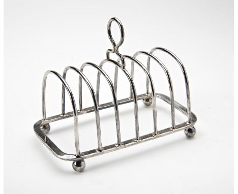 SILVER TOAST RACKSHEFFIELD 1946raised on ball feet12cm wide3.7 oz117 grams