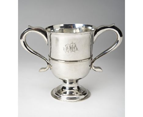 GEORGE III SILVER CUPJOHN LANGLANDS &amp; JOHN ROBERTSON, NEWCASTLE 1786with twin s-scroll handles and raised on a spreading 