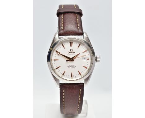 AN OMEGA SEAMASTER 'AQUA TERRA' WRISTWATCH, the matt cream dial, with rose gold tone luminescent baton markers, rose gold ton