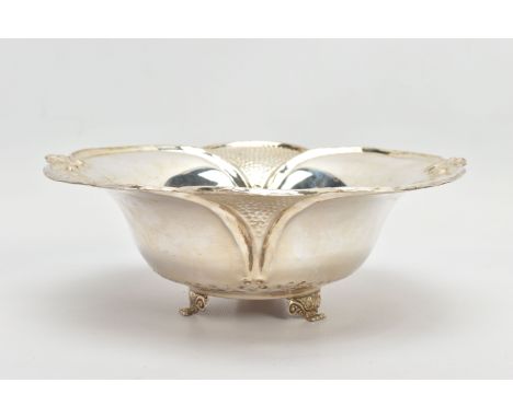 AN EARLY 20TH CENTURY STYLE WHITE METAL WAVY RIMMED BOWL, repousse decoration, on three feet, the underside stamped '92.5 S.S