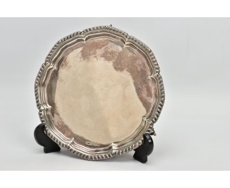 AN ELIZABETH II SILVER WAITER WITH GADROONED PIE CRUST RIM, on three scrolled feet, stamped STERLING MADE IN ENGLAND to the u