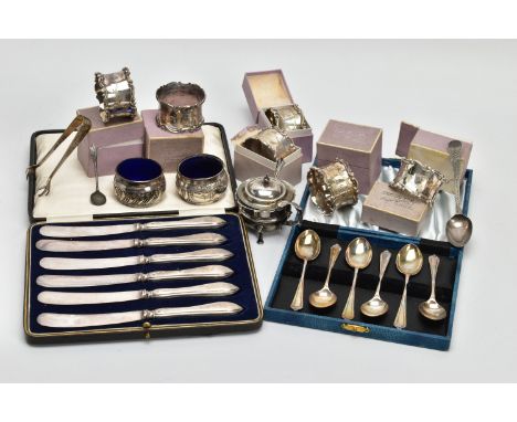 A SET OF SIX INDIVIDUALLY BOXED GEORGE V SILVER NAPKIN RINGS AND A SMALL QUANTITY OF OTHER CASED AND LOOSE SILVER, the napkin