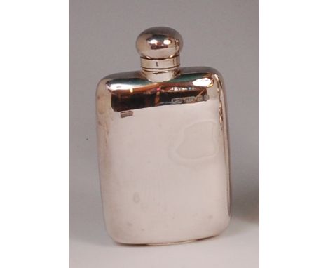 A modern silver hip flask, undecorated and with hinged cover, 4.3oz, maker Practical Silverware, h.12.5cm