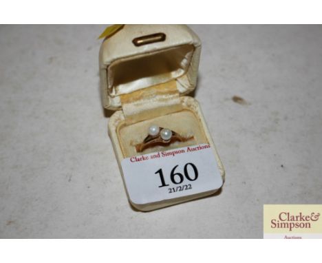 A 9ct gold and pearl set ring 