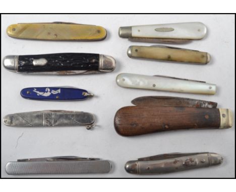 A good group of vintage pen / fruit knives dating from the 19th century to include stag horn, buffalo horn, mother of pearl, 