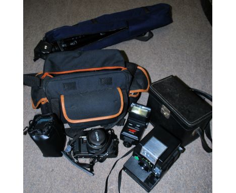 A group of vintage cameras to include a Polaroid Land Camera 3000 in case, a Centon DF 300 in case and a tripod.