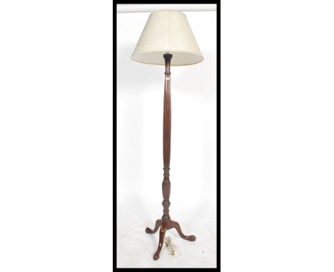 A good quality early 20th century standard lamp raised on cabriole squat legs and pad feet having a good reeded tapering stem