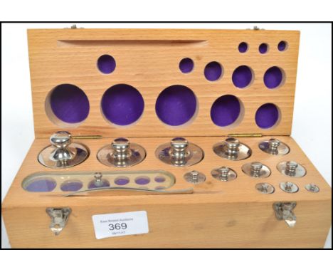 A set of vintage 20th century&nbsp;Apothecary weights staging from 1g to 500g complete in the wooden carry / presentation cas