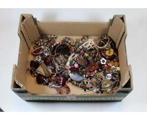 A collection of assorted modern costume jewellery, to include bangle, various beaded bangles etc 