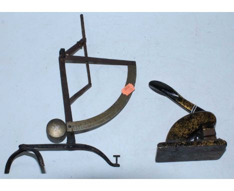 An early 20th century letter scale together with a cast iron desk seal (2)