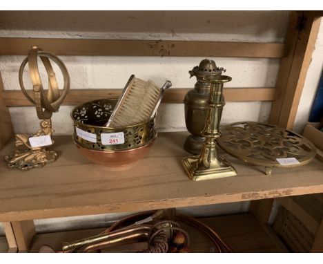 COLLECTION OF VARIOUS BRASS ITEMS INCLUDING TRIVET, CANDLESTICK ETC